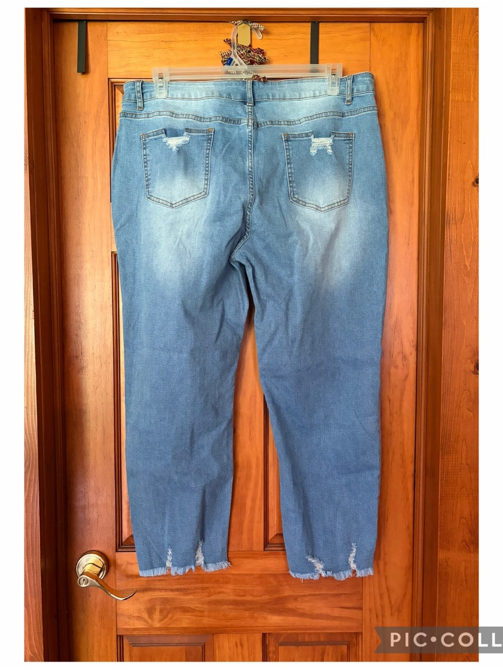 Women’s plus size 18 Distressed Jeans - Picture 2 of 7